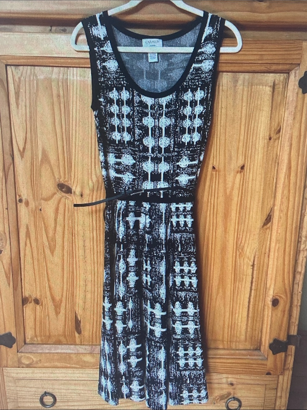 Carmen Marc Valvo Black & White Patterned Sleeveless Midi Dress